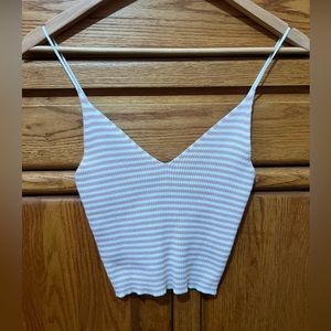 Ribbed crop top.